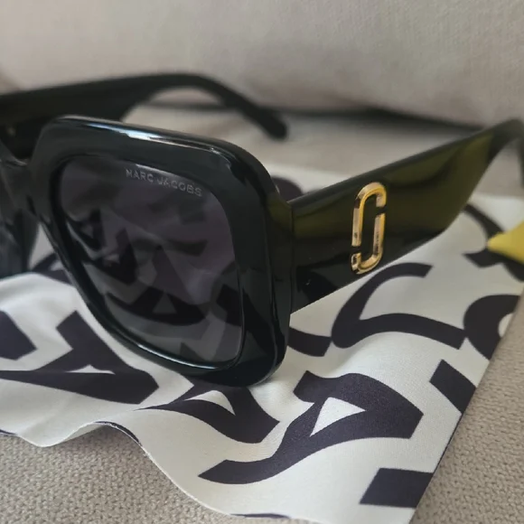 Marc Jacobs Sunglasses with Black Lenses and Gold Accents Marc Jacobs MJ 1036/S RHL Sunglasses Gold Black - eye-oo.com main image 2